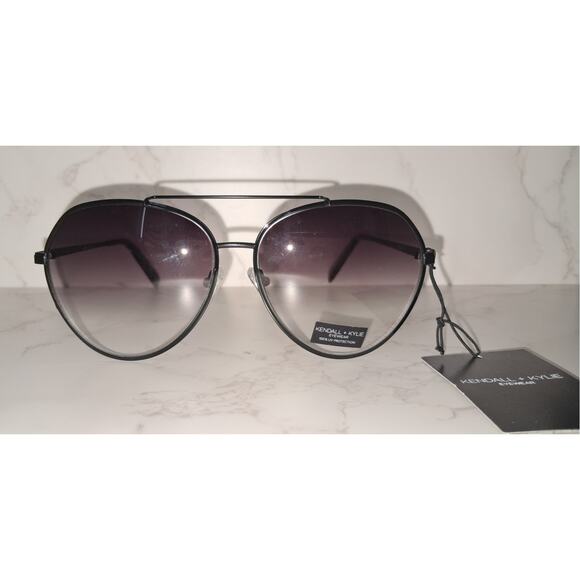 NEW Kendall + Kylie Black Frame/ Smoke Gradient Lens Aviator Sunglasses - Picture 1 of 7